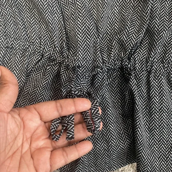 Banana republic factory size petite XS sleeveless herringbone print blouse - Picture 4 of 7